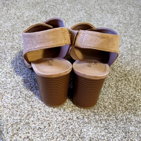 Dexflex Tilda suede block heel - Picture 3 of 4